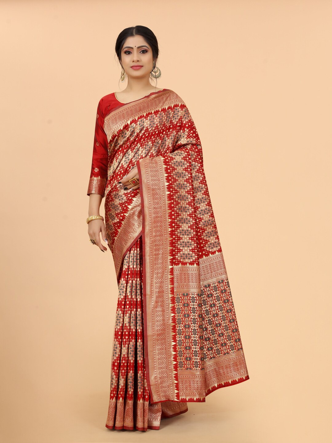 

WELL WORN Red & Gold-Toned Woven Design Silk Cotton Banarasi Saree