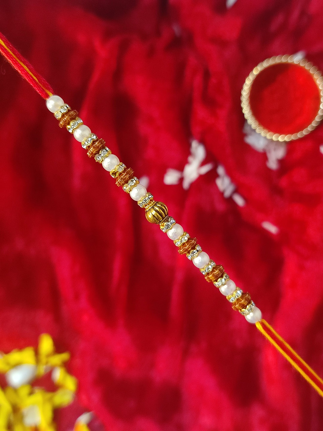 

CRAYTON Men Red & White Diamond Studded Peal Beaded Tie-Up Rakhi