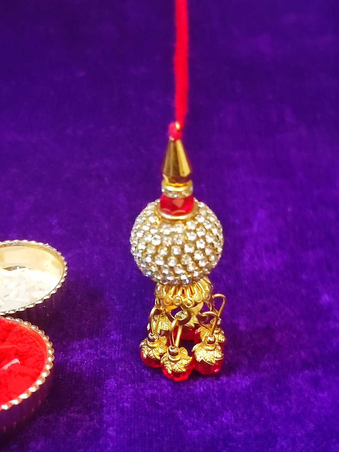 

CRAYTON Women Gold-Toned & Red Lumba Rakhi