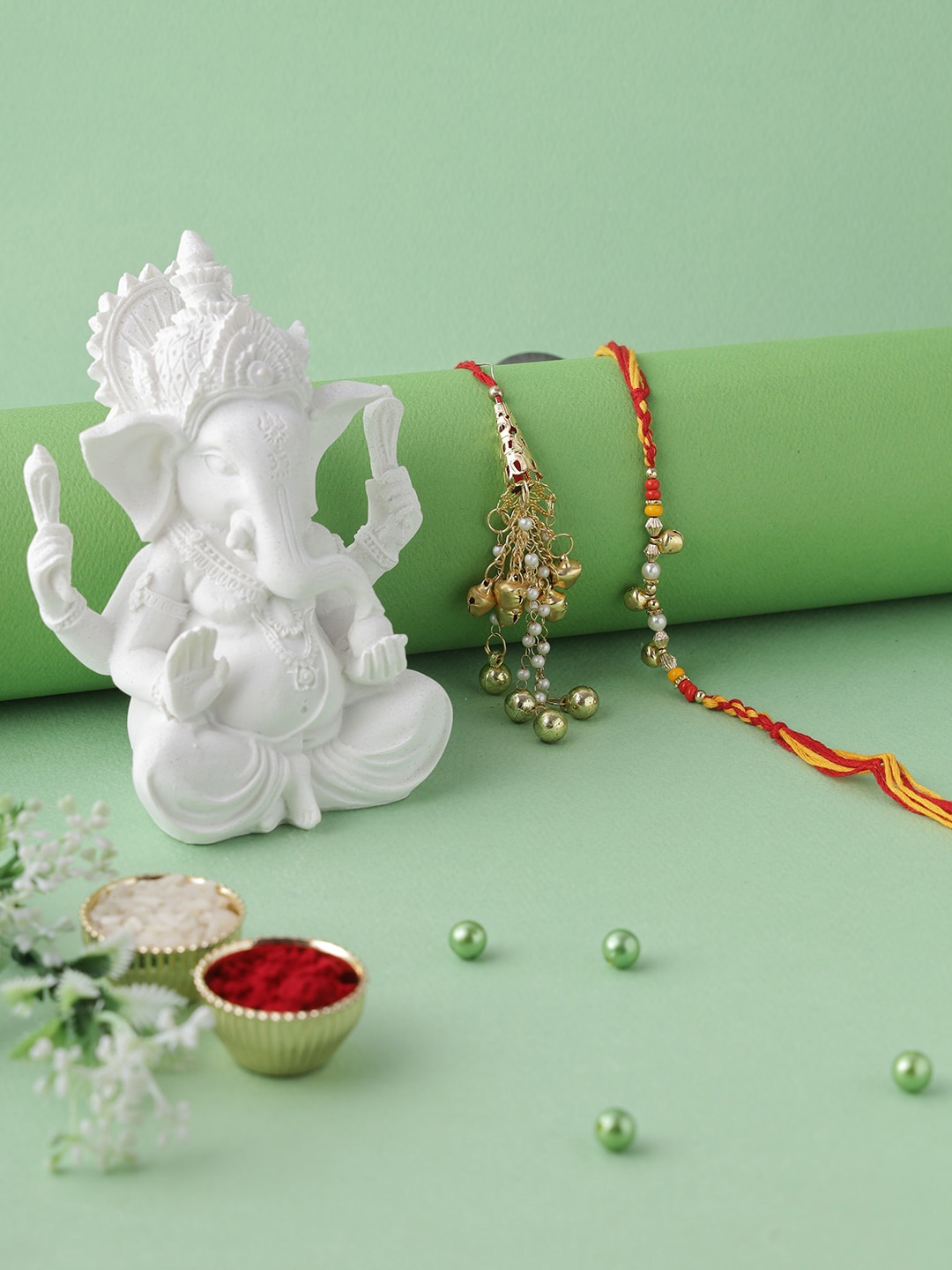 

Aapno Rajasthan Red & Gold Bhaiya Bhabhi Rakhi Set with Ganesha Idol