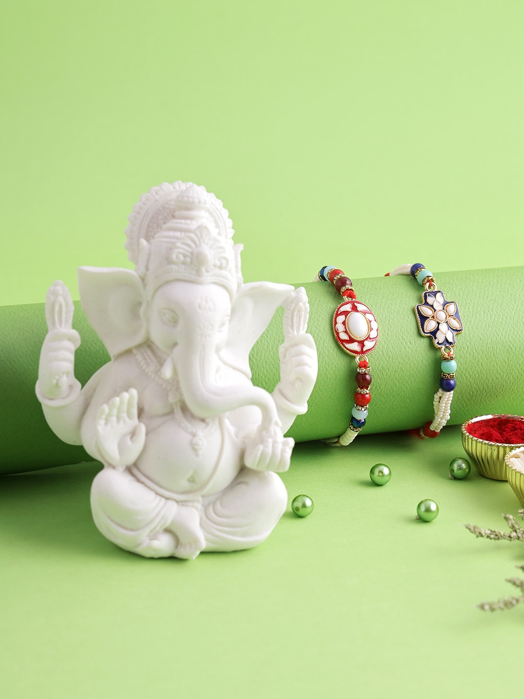 

Aapno Rajasthan Red & Gold-Toned Ganesha Rakhi Gift Set