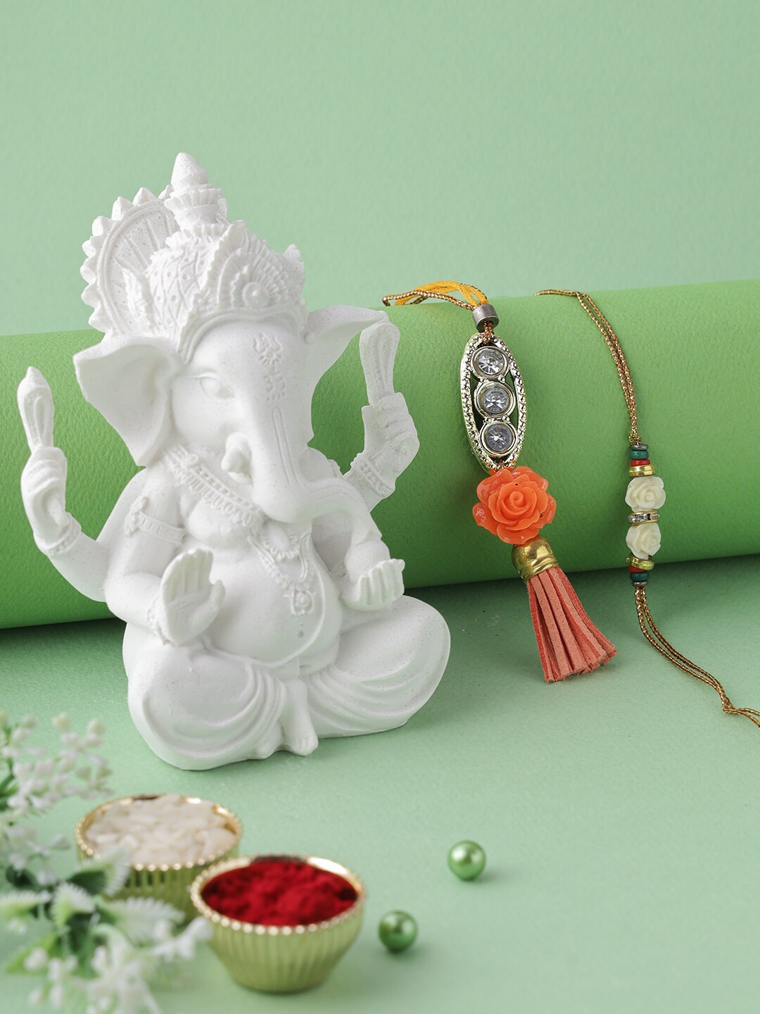 

Aapno Rajasthan Ganesha Idol with Bhaiya Bhabhi Rakhi Gift Set, Multi