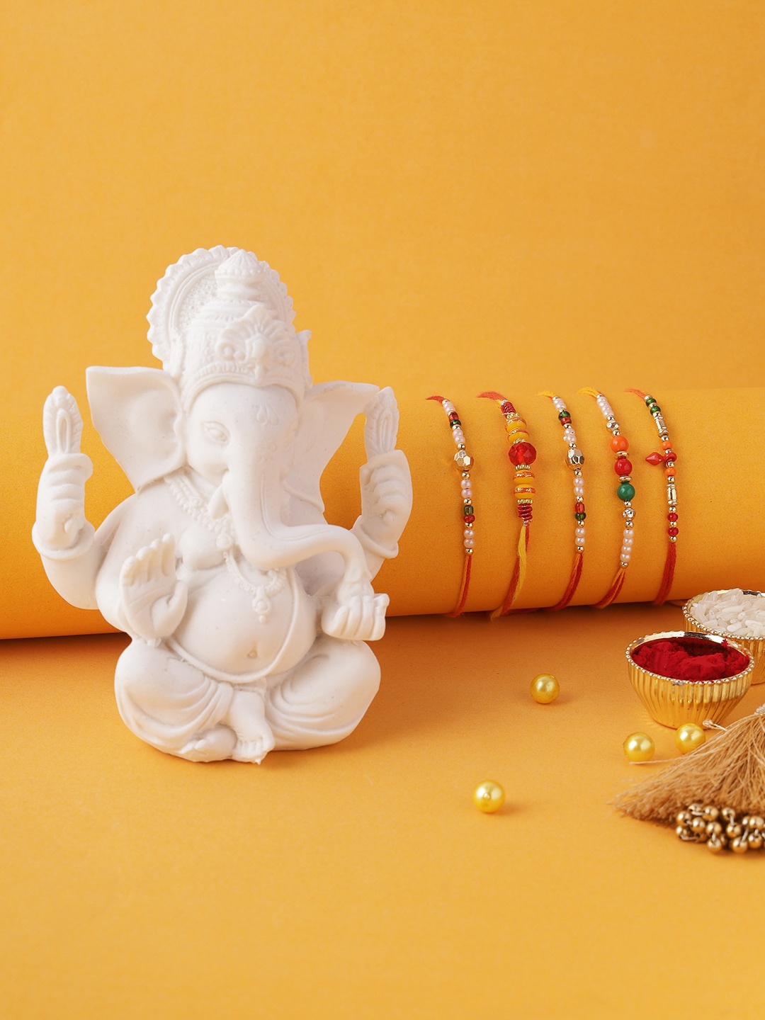 

Aapno Rajasthan Unisex Set of 5 Bhaiya Rakhi with Ganesha Idol, Multi