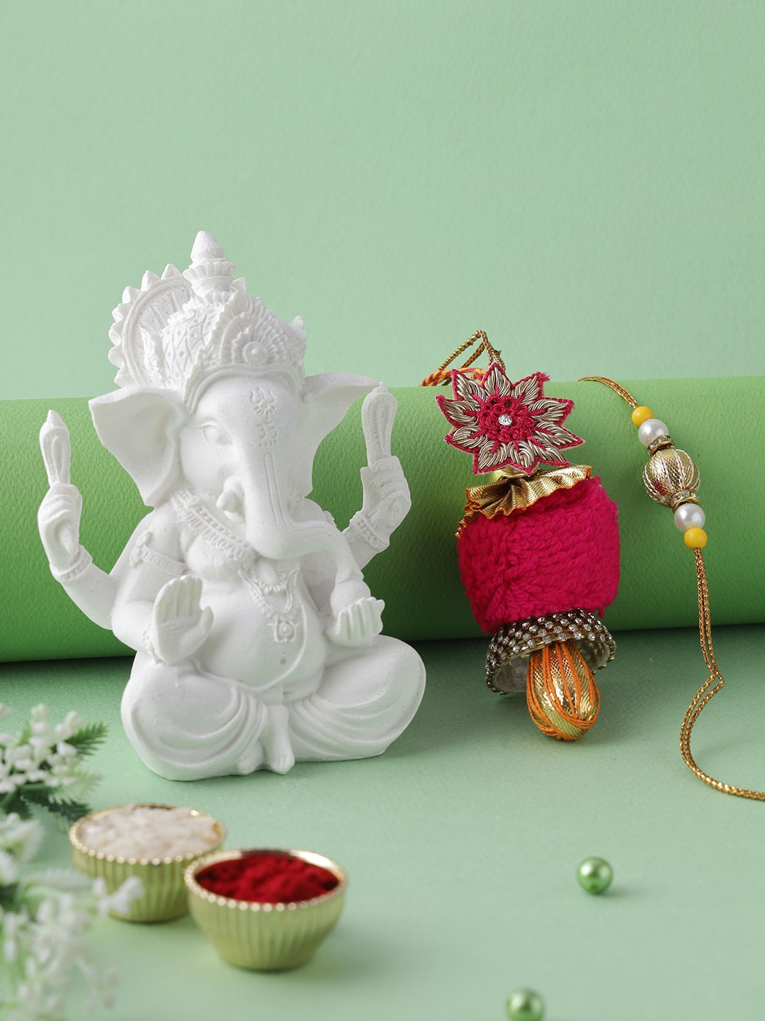 

Aapno Rajasthan Unisex Set of 2 Bhaiya Bhabhi Rakhi with Ganesha Idol, Gold