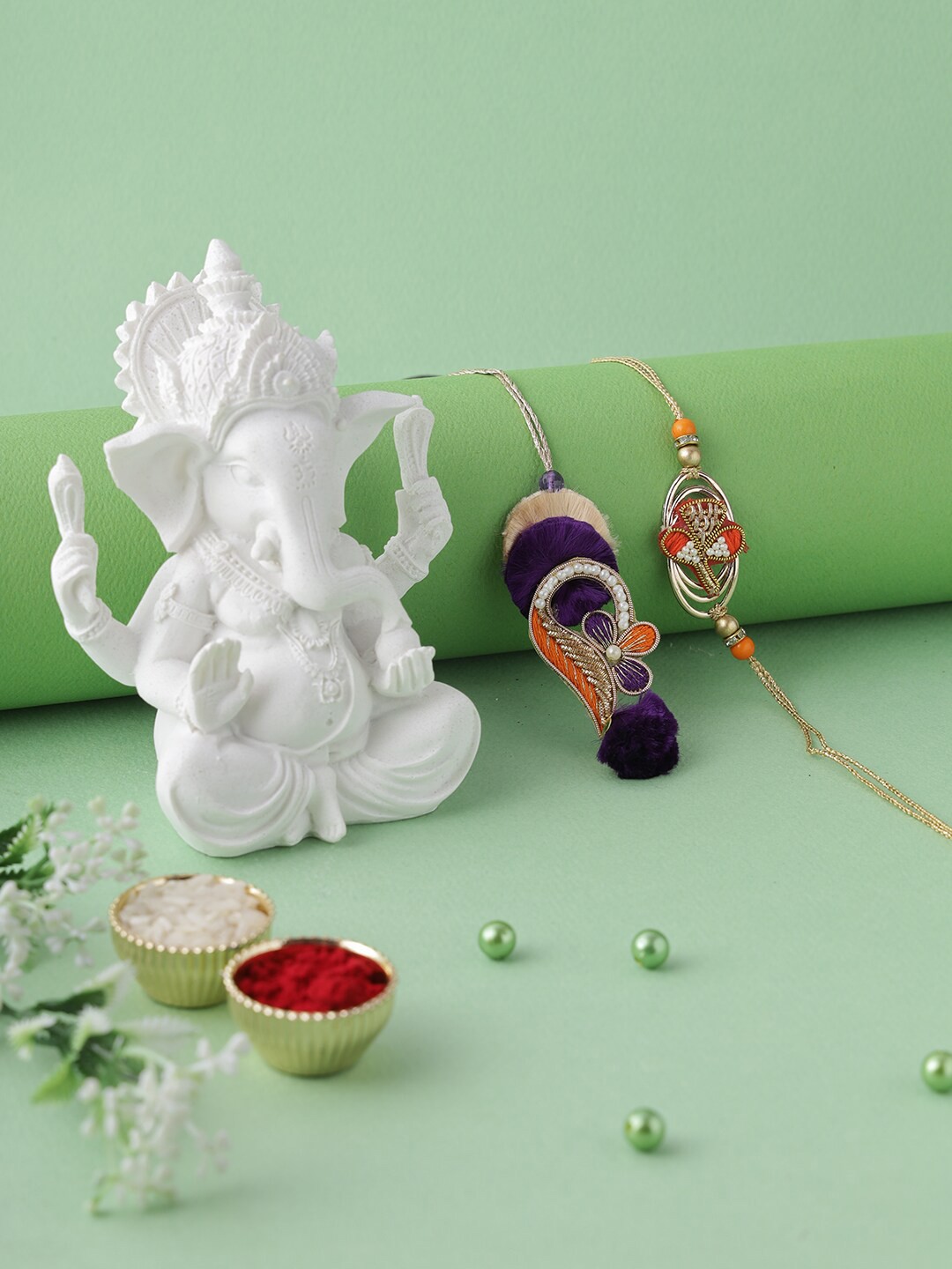 

Aapno Rajasthan Set of 2 Bhaiya Bhabhi Rakhi with Ganesha Idol, Multi