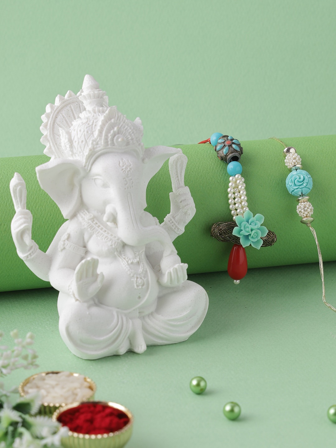 

Aapno Rajasthan White & Blue Polyresin Ganesha Idol with Bhaiya Bhabhi Rakhi Gift Set