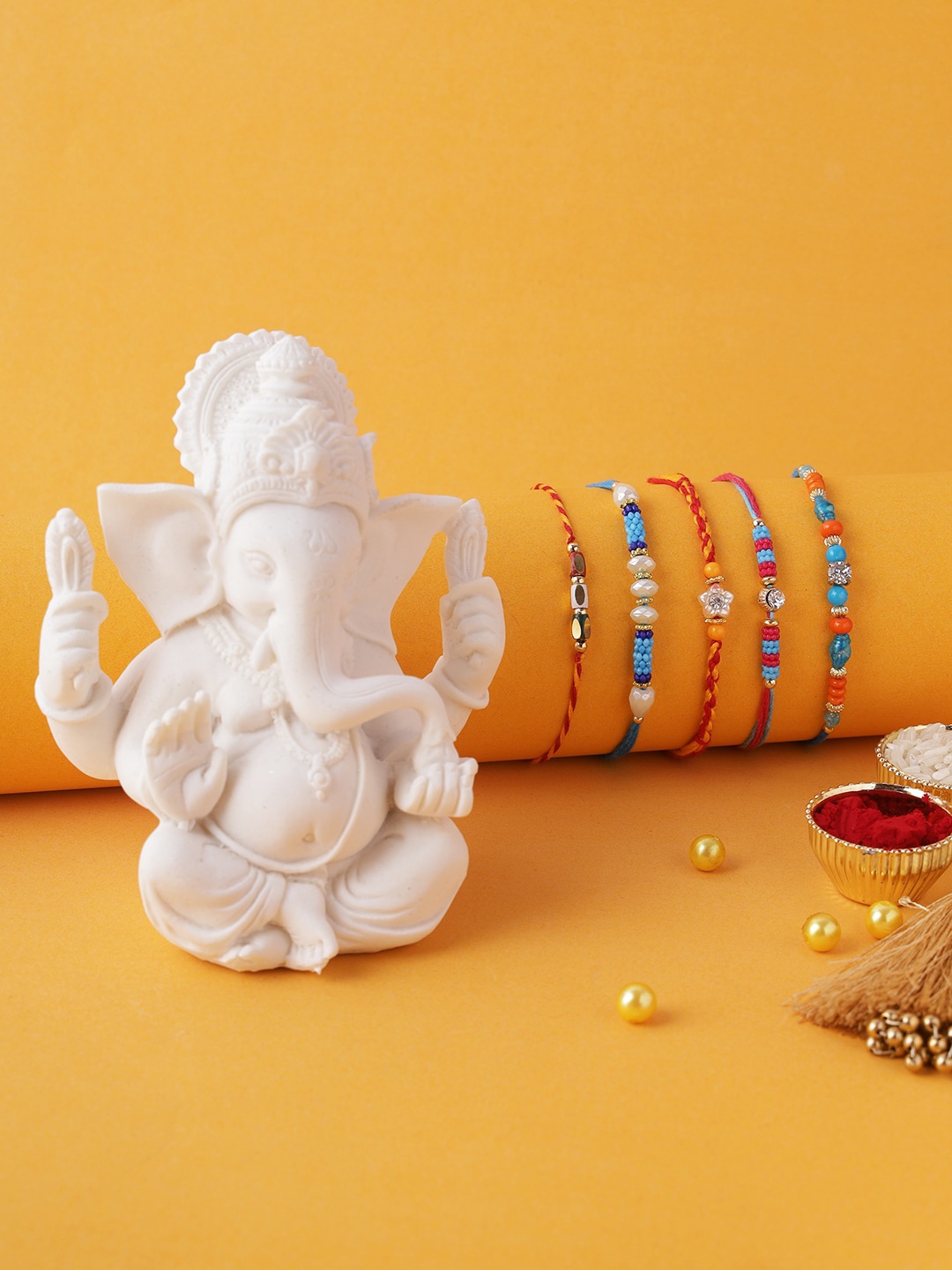 

Aapno Rajasthan Set of 5 Rakhi With Polyresin Ganesha Idol, Multi