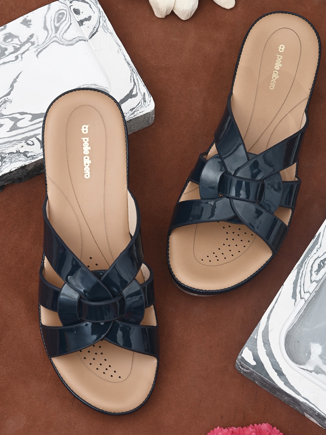 

pelle albero Women Navy Blue Open Toe Flats