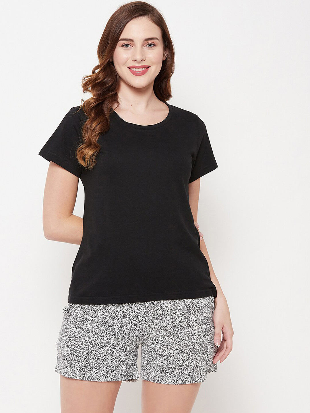 

Clovia Women Black & Grey Printed Night suit