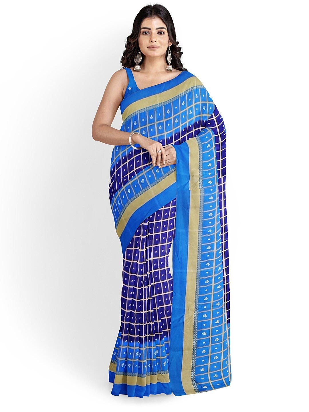 

SAADHVI Navy Blue & White Bandhani Silk Blend Fusion Bandhani Saree