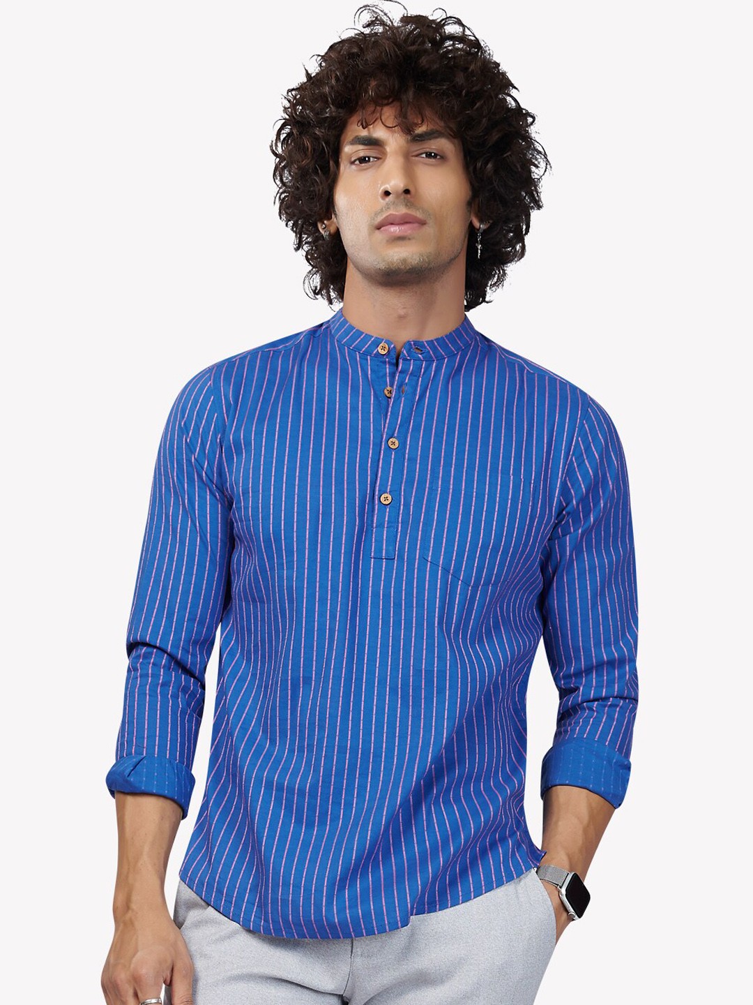 

VASTRADO Men Blue Striped Kurta