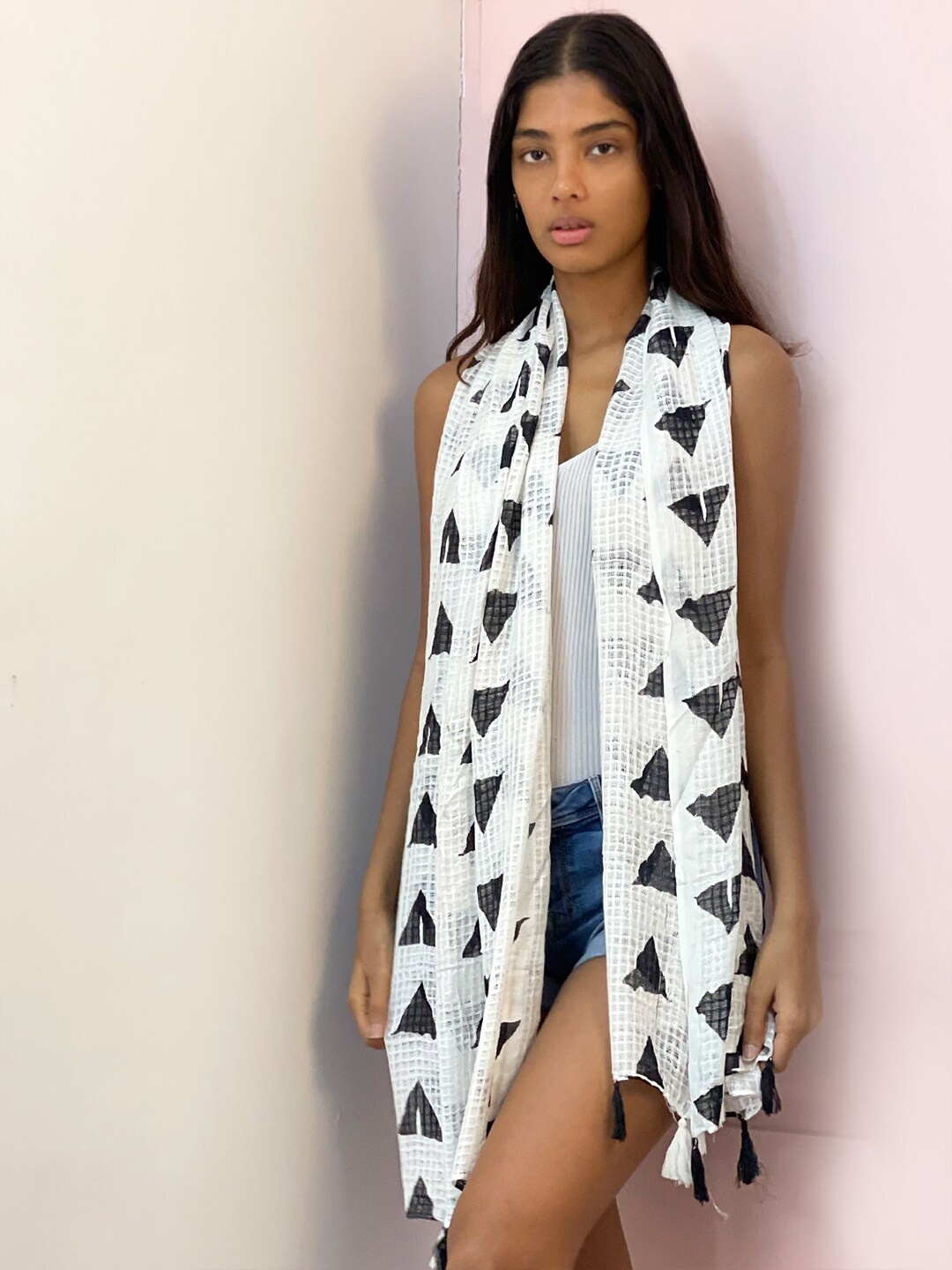 

Ayesha Women White & Black Triangle Printed Tassel Scarf