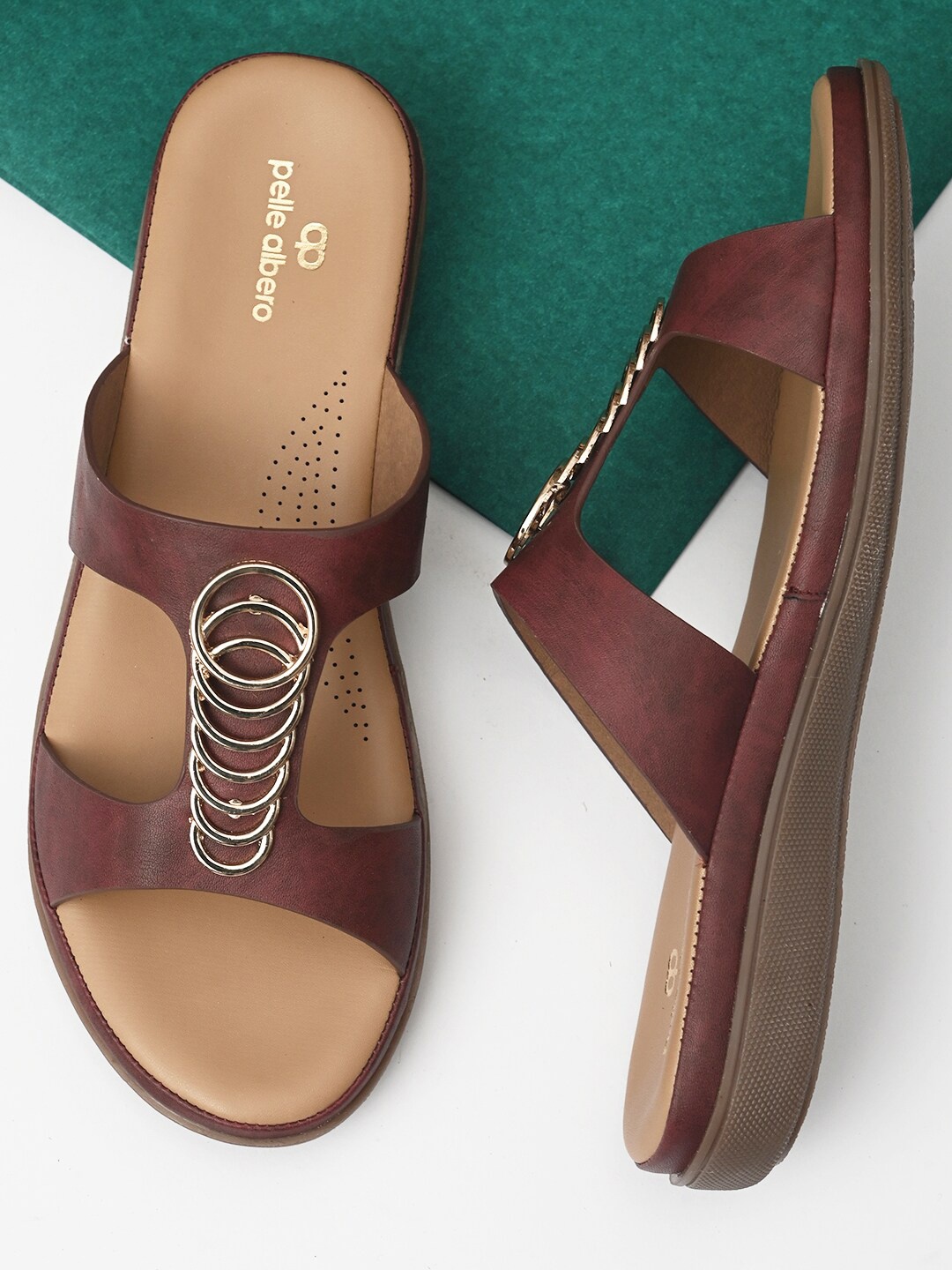 

pelle albero Women Maroon Embellished Open Toe Flats