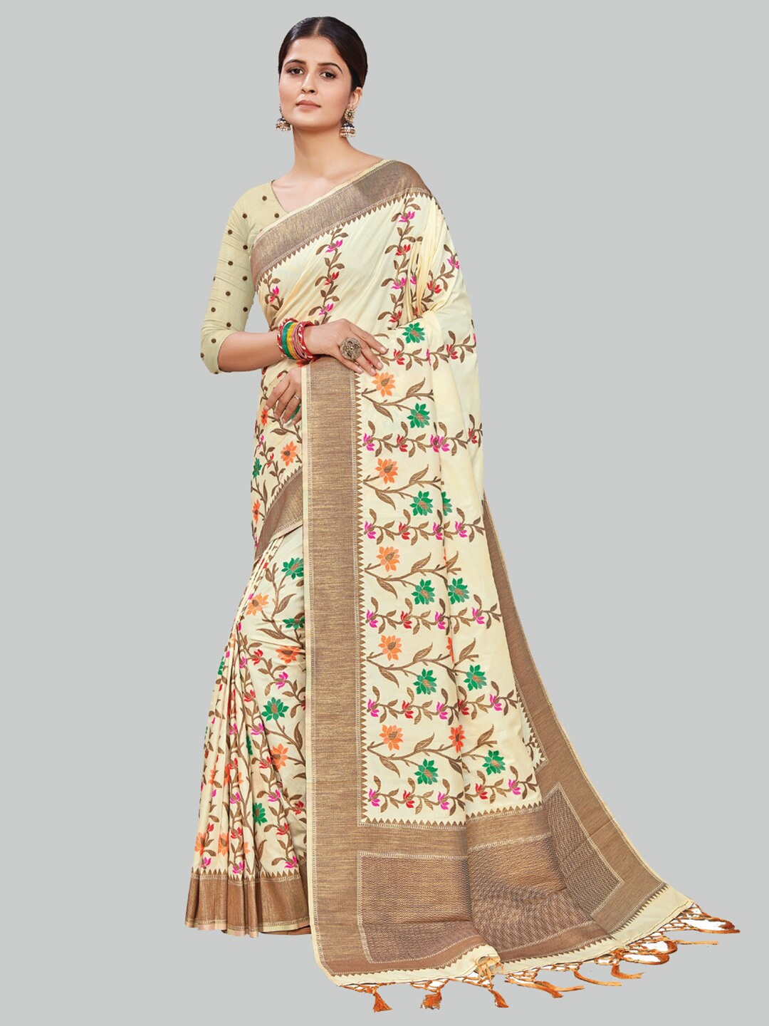 

AYKA CLOTHINGS Cream-Coloured & Gold-Toned Floral Zari Silk Cotton Heavy Work Banarasi Saree
