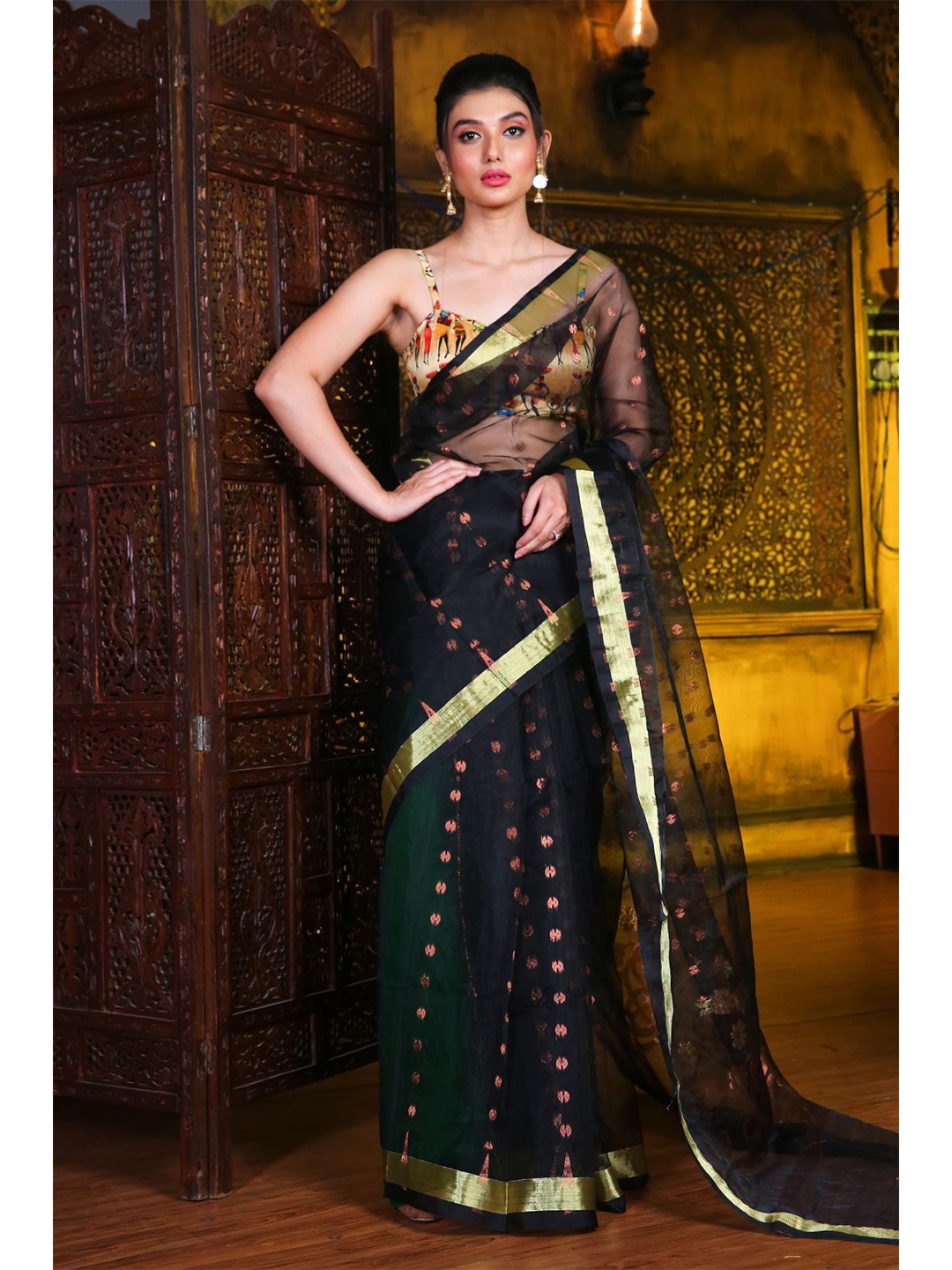 

Charukriti Black & Gold-Toned Woven Design Zari Silk Cotton Jamdani Saree