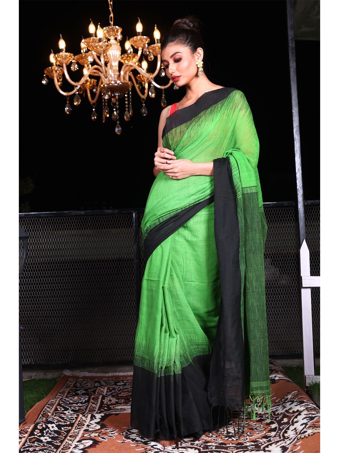 

Charukriti Green & Black Woven Design Pure Cotton Saree