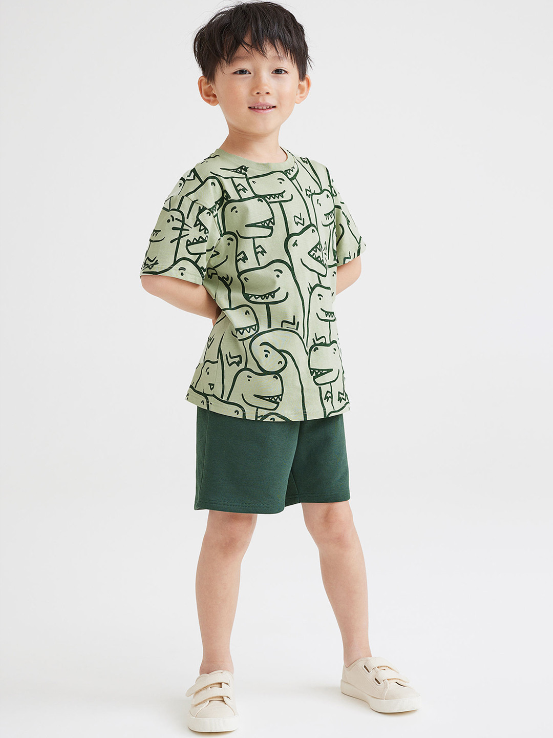 

H&M Boys Green 2-piece T-shirt and Shorts Set
