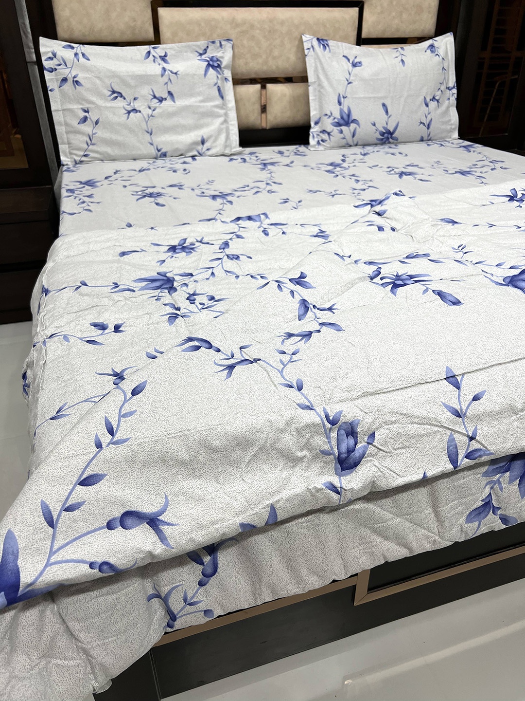 

Pure Decor Set Of 4 250 TC Double King Blue & White Floral Printed Bedding Set