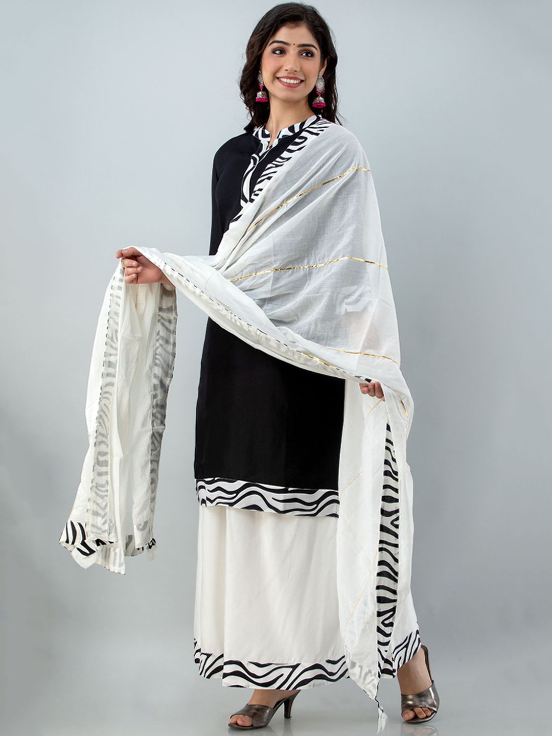 

Lovista Women Black Kurta Set