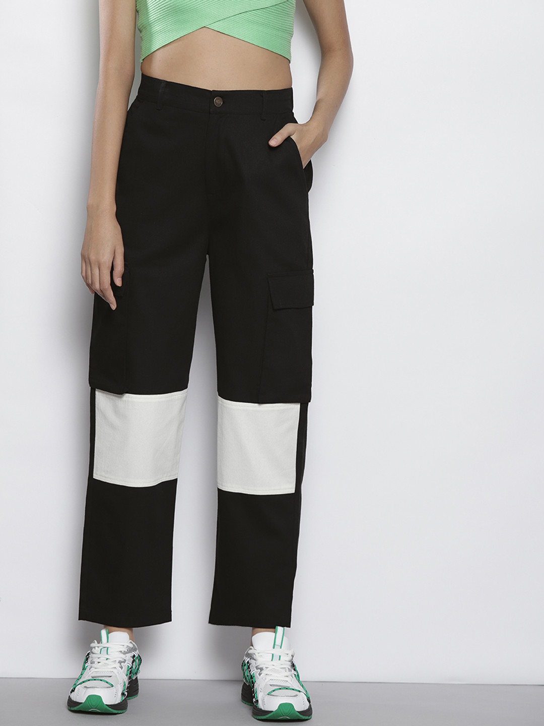 

SASSAFRAS Women Black Colourblocked Printed Comfort Easy Wash Pure Cotton Trousers