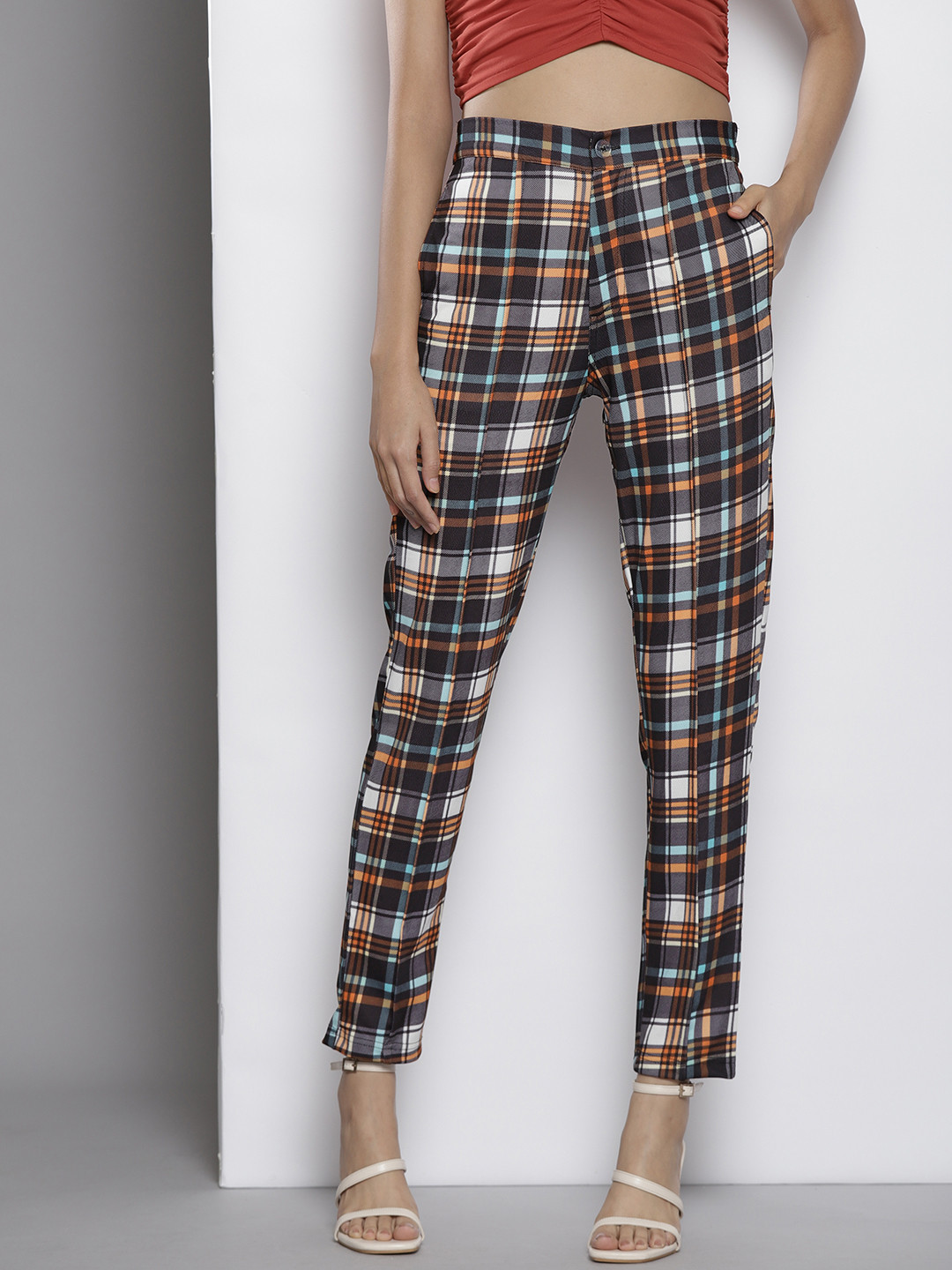 

SASSAFRAS Women Black Printed Comfort Easy Wash Trousers
