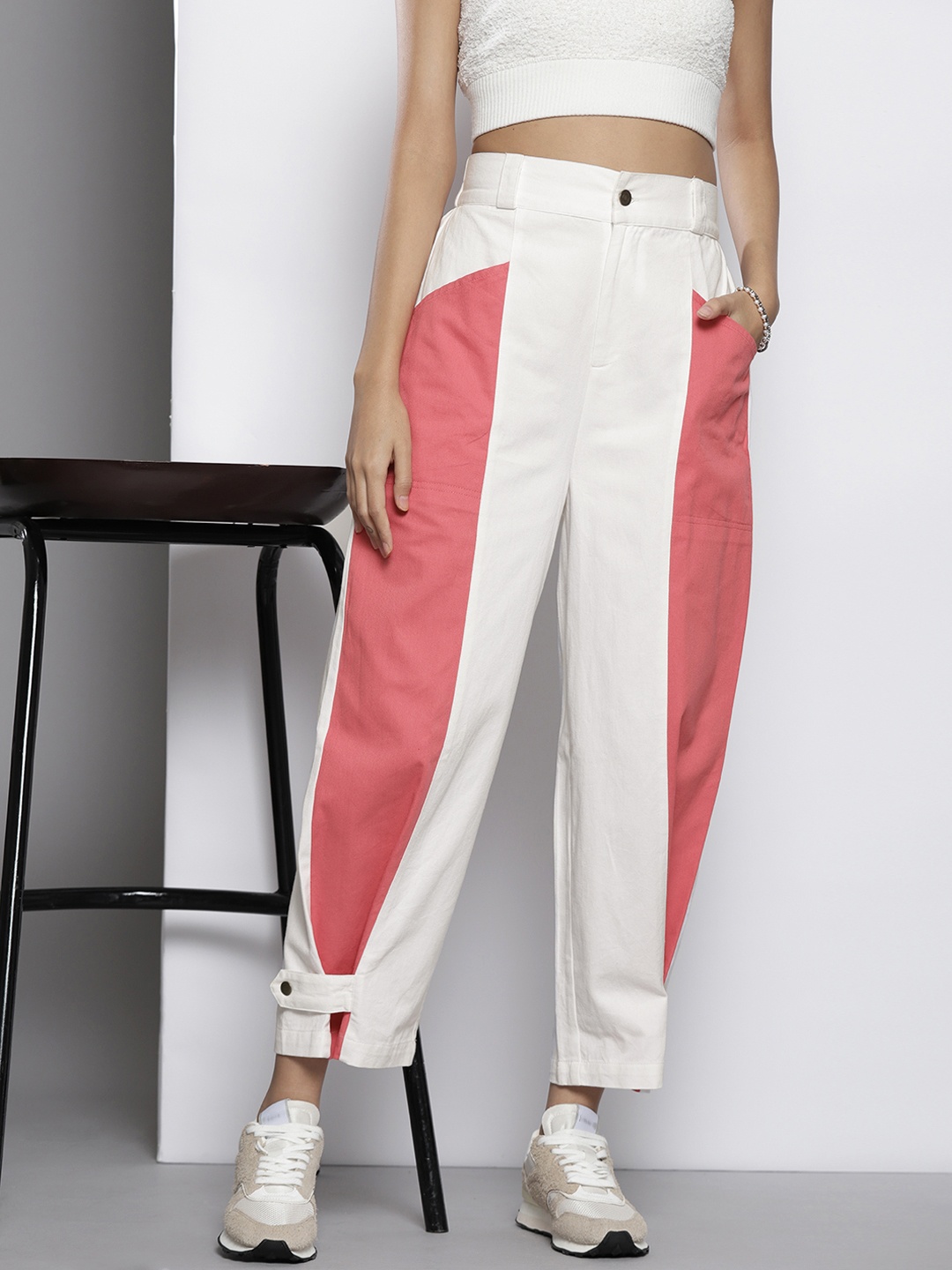 

SASSAFRAS Women White Colourblocked Comfort Tapered Fit Easy Wash Cotton Joggers Trousers