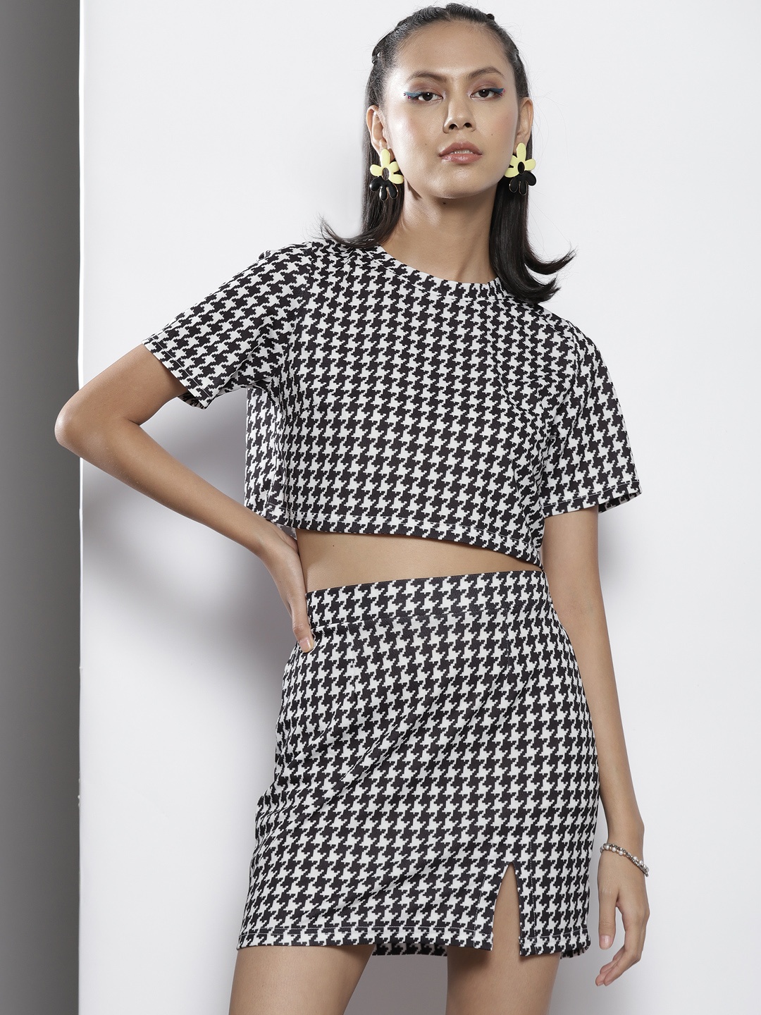 

SASSAFRAS Women Black & White Woven Design Knit Crop Top With Mini Skirt