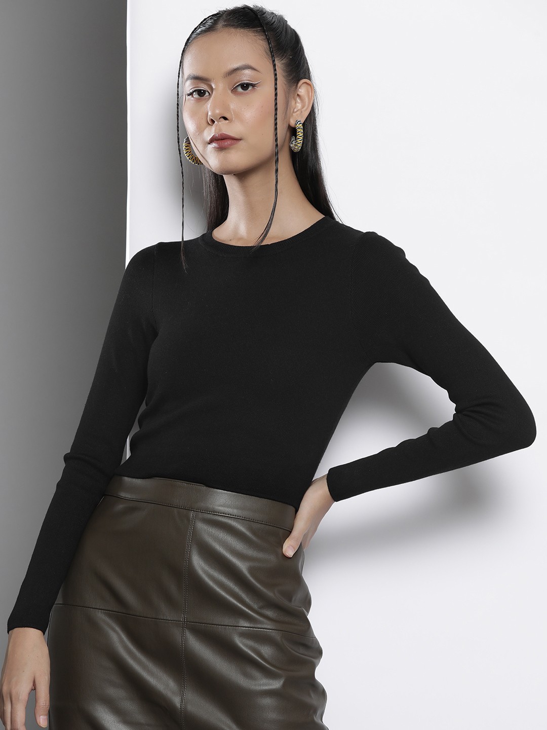 

SASSAFRAS Women Black Crop Acrylic Pullover