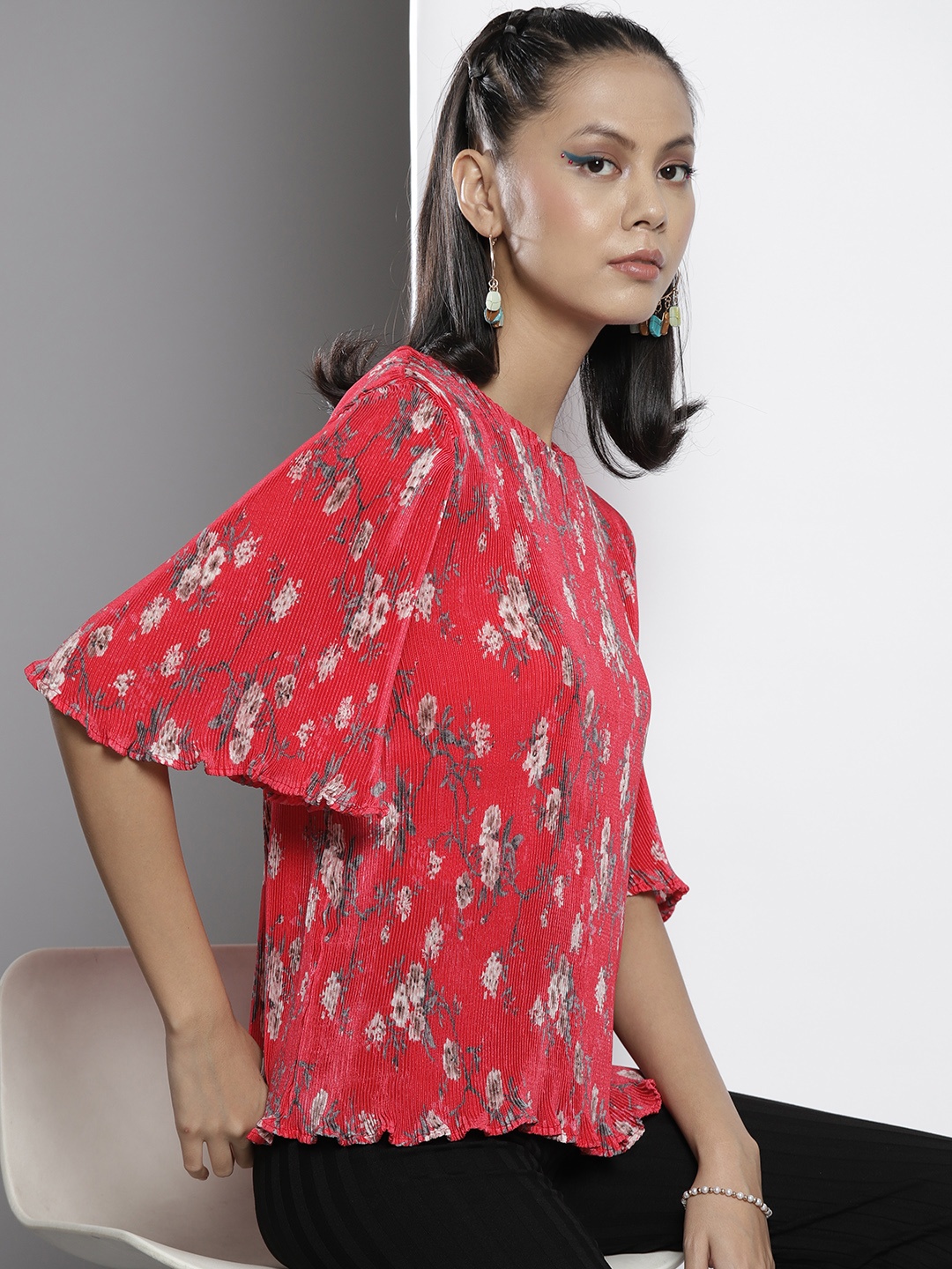 

SASSAFRAS Red & Beige Floral Print Pleated Chinon A-Line Top
