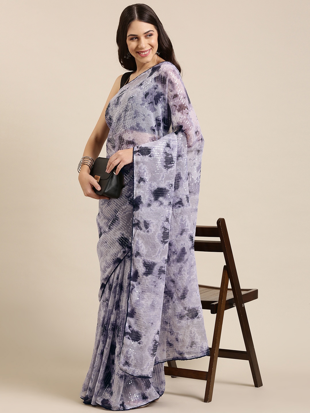 

VASTRANAND Grey Tie and Dye Sequinned Saree