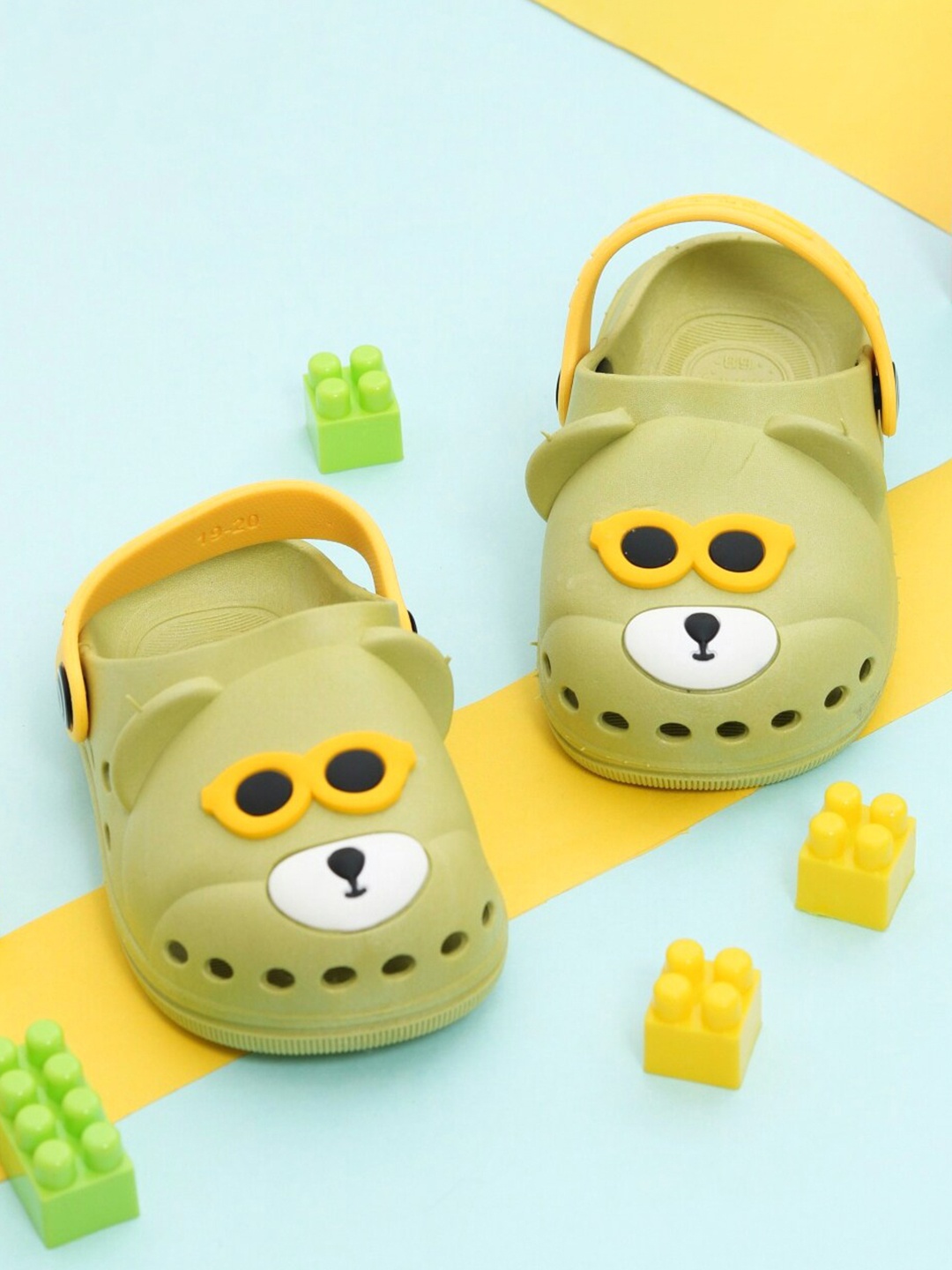 

Yellow Bee Boys Green & Yellow Clogs Sandals