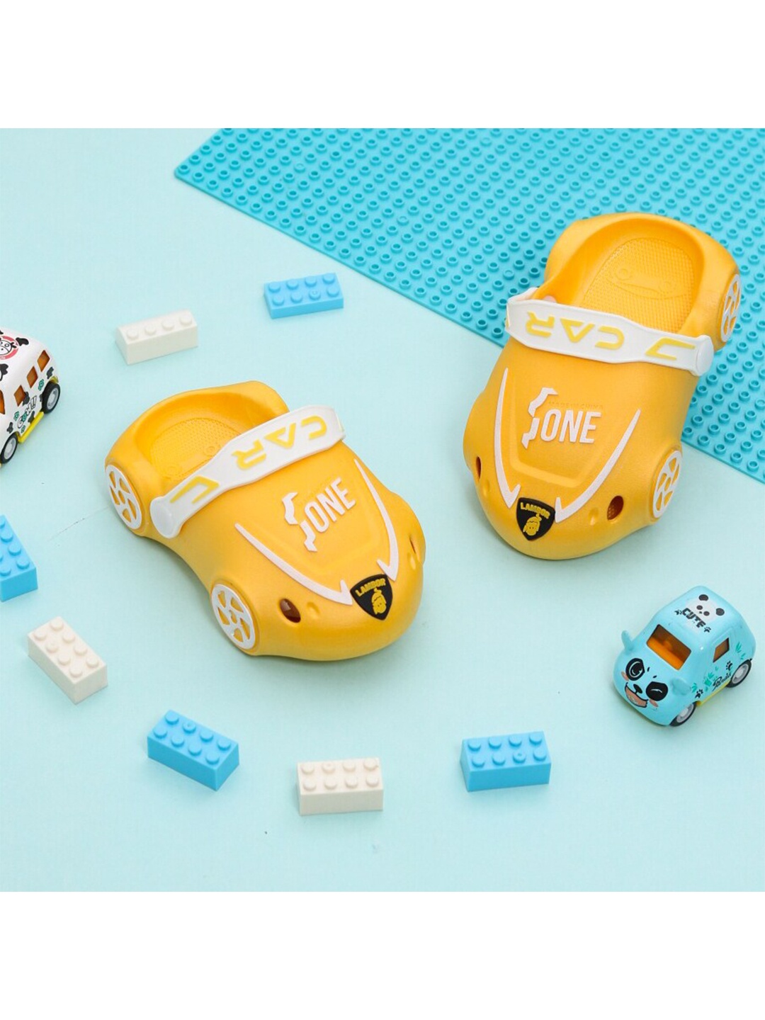 

Yellow Bee Boys Yellow & White Clogs Sandals