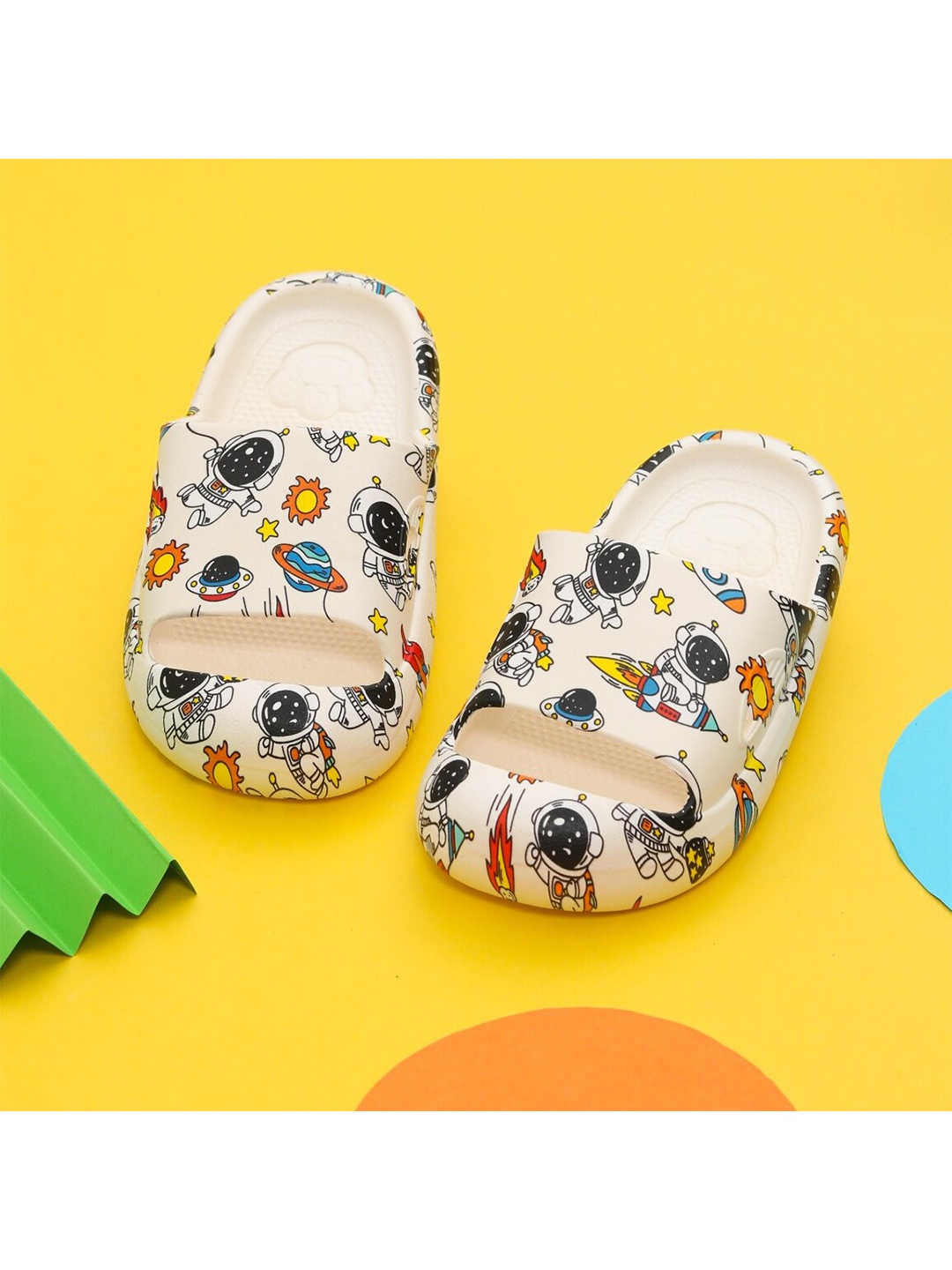 

Yellow Bee Unisex Kids Cream-Coloured & Orange Printed Rubber Sliders