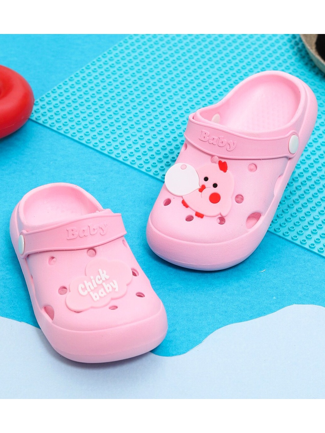

Yellow Bee Girls Pink Solid Clogs