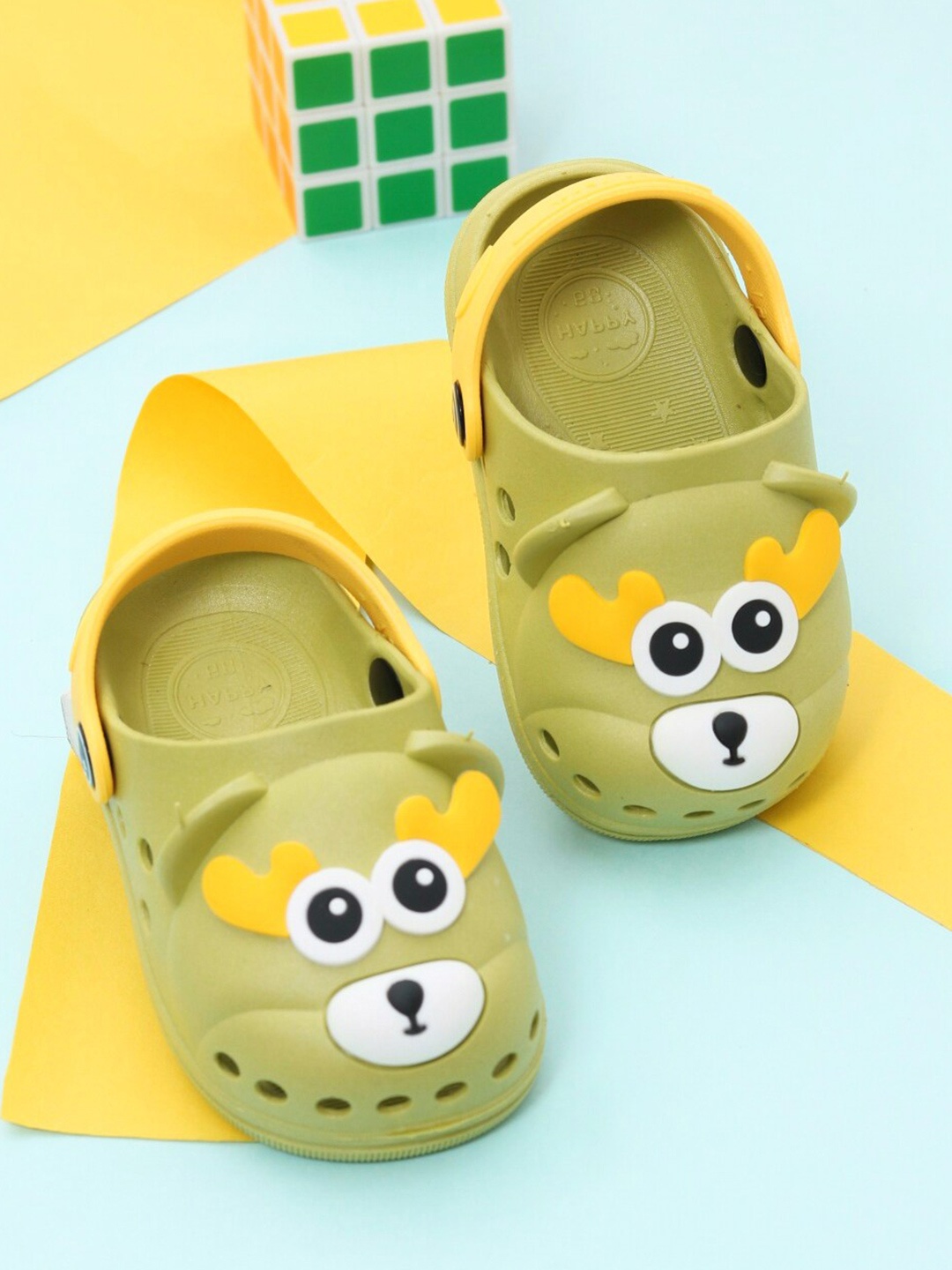 

Yellow Bee Unisex Kids Green & White Clogs Sandals