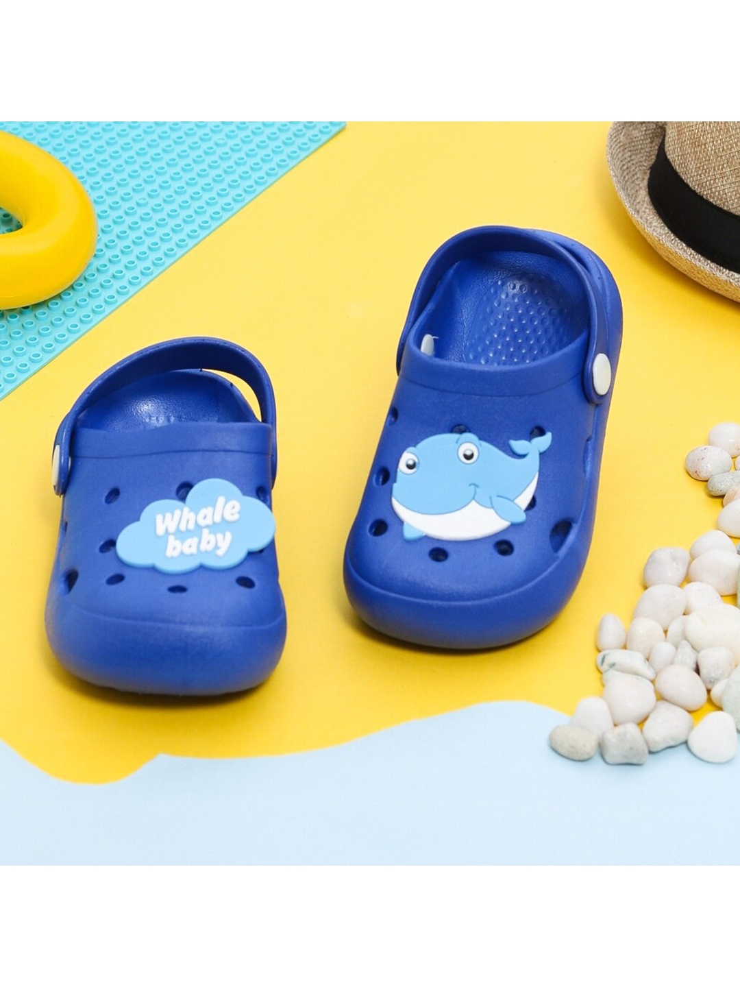 

Yellow Bee Unisex Kids Blue & White Clogs Sandals