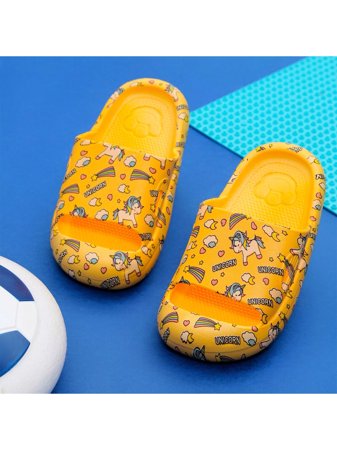 

Yellow Bee Unisex Kids Yellow & White Printed Rubber Sliders