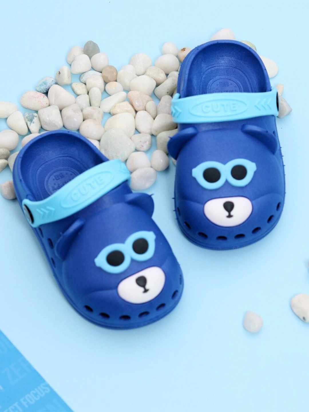 

Yellow Bee Kids-Boys Blue & White Clogs Sandals