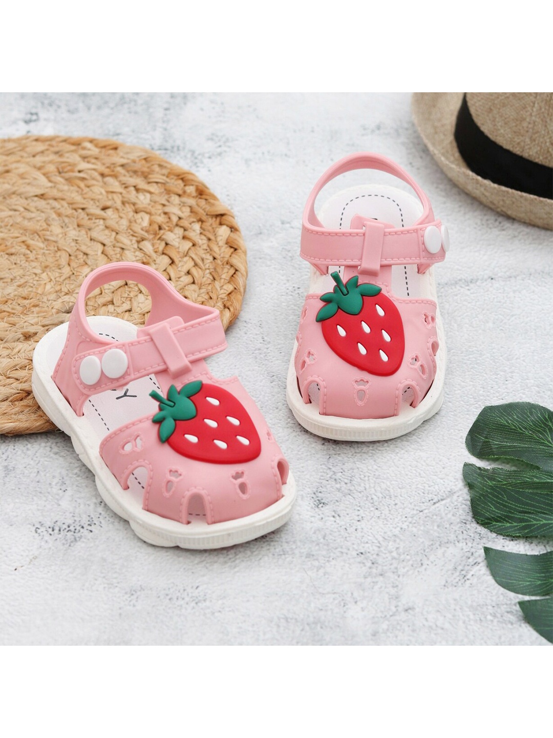 

Yellow Bee Girls Pink Printed Mules
