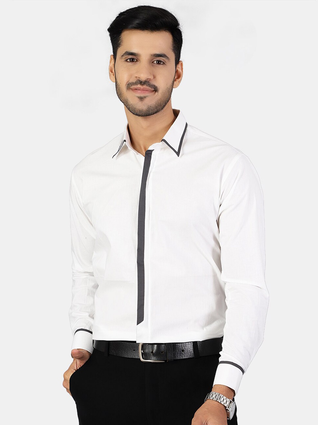 

Wintage Men White Classic Regular Fit Cotton Cotton Casual Shirt