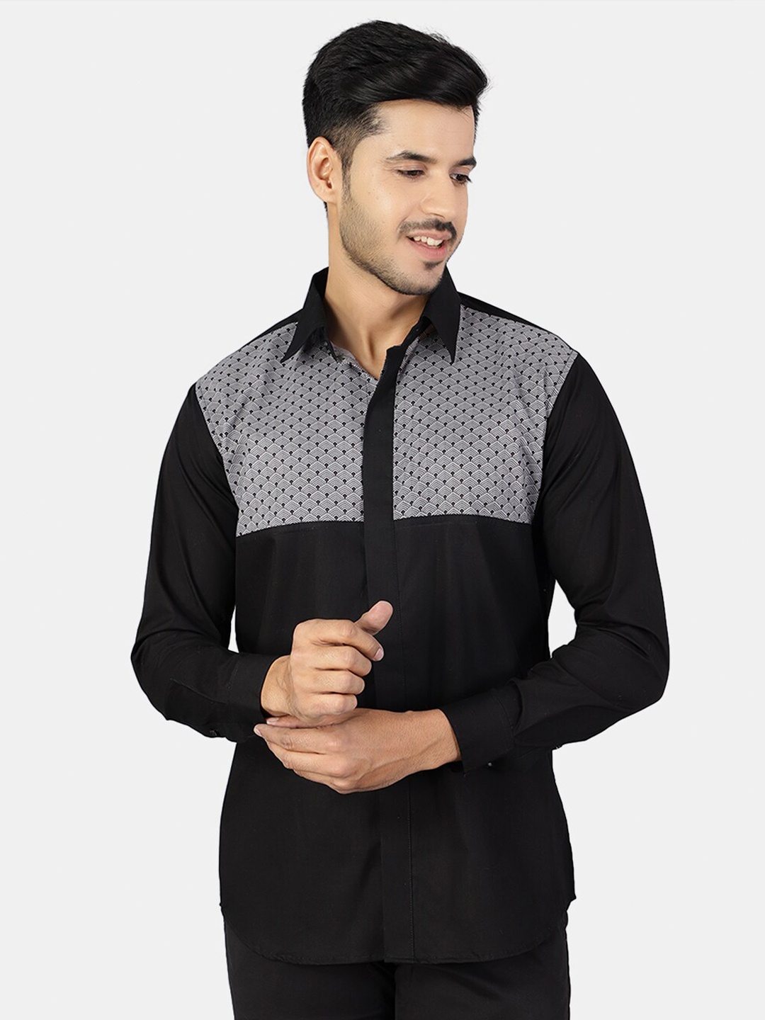 

Wintage Men Black Classic Colourblocked Casual Shirt