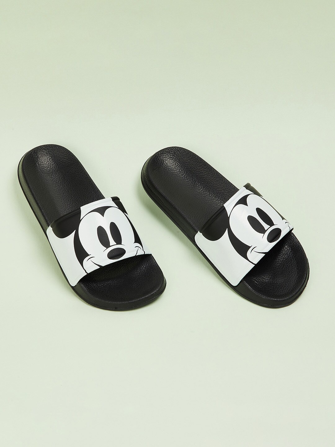 

Fame Forever by Lifestyle Kids-Boys Black & White Printed Rubber Sliders