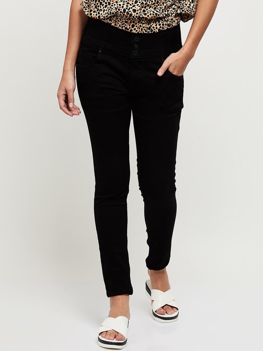 

max Women Black Solid Jeans