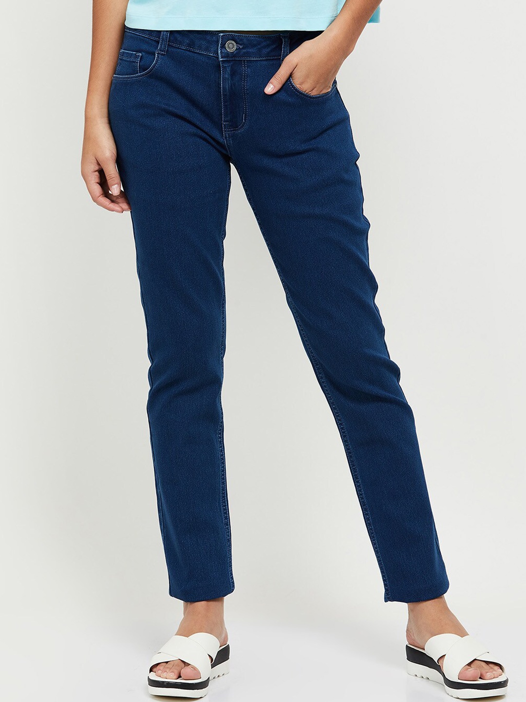 

max Women Blue Solid Regular Fit Jeans