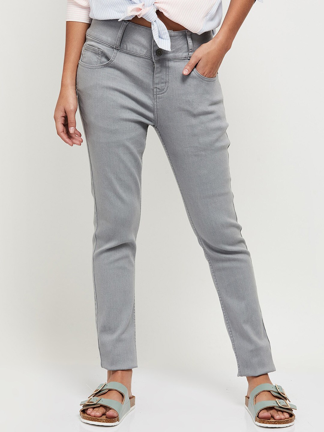 

max Women Grey Clean Look Jeans