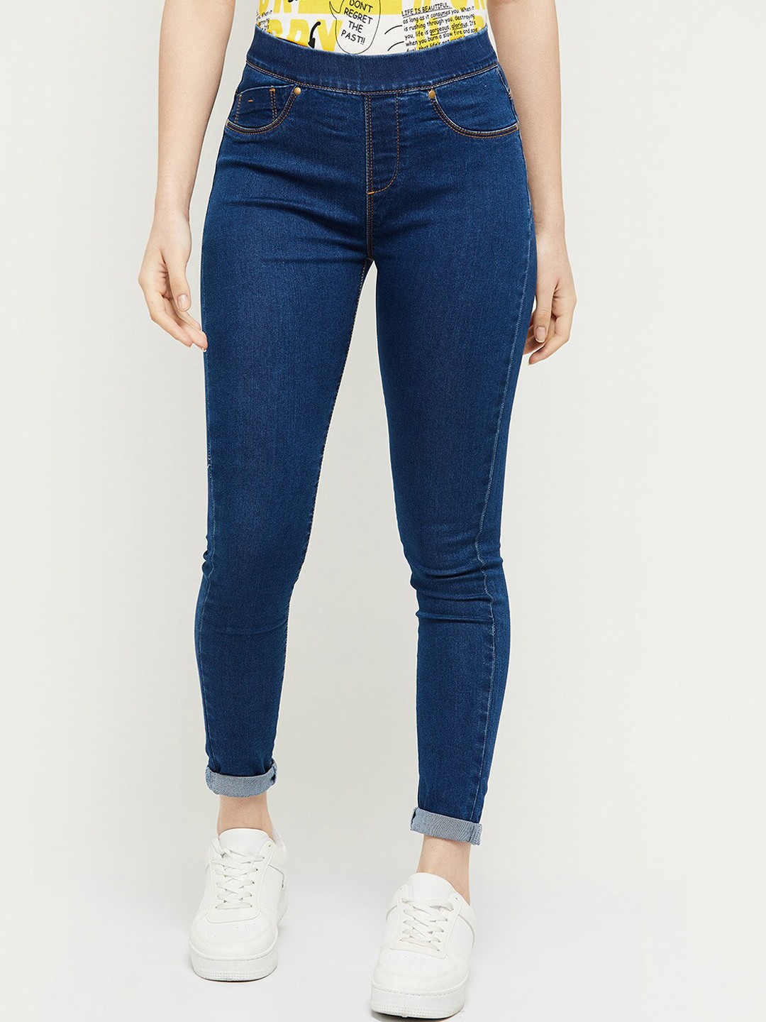 

max Women Blue Slash Knee Jeans