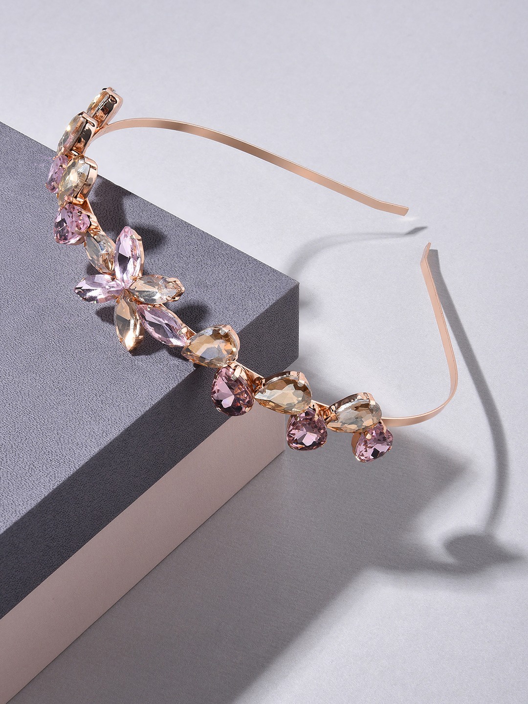 

Zaveri Pearls Women Pink & Cream-Coloured Embellished Hairband