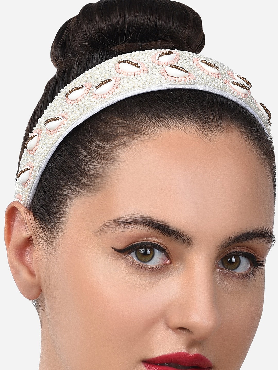 

Zaveri Pearls Women Off White & Peach-Coloured Embellished Hairband