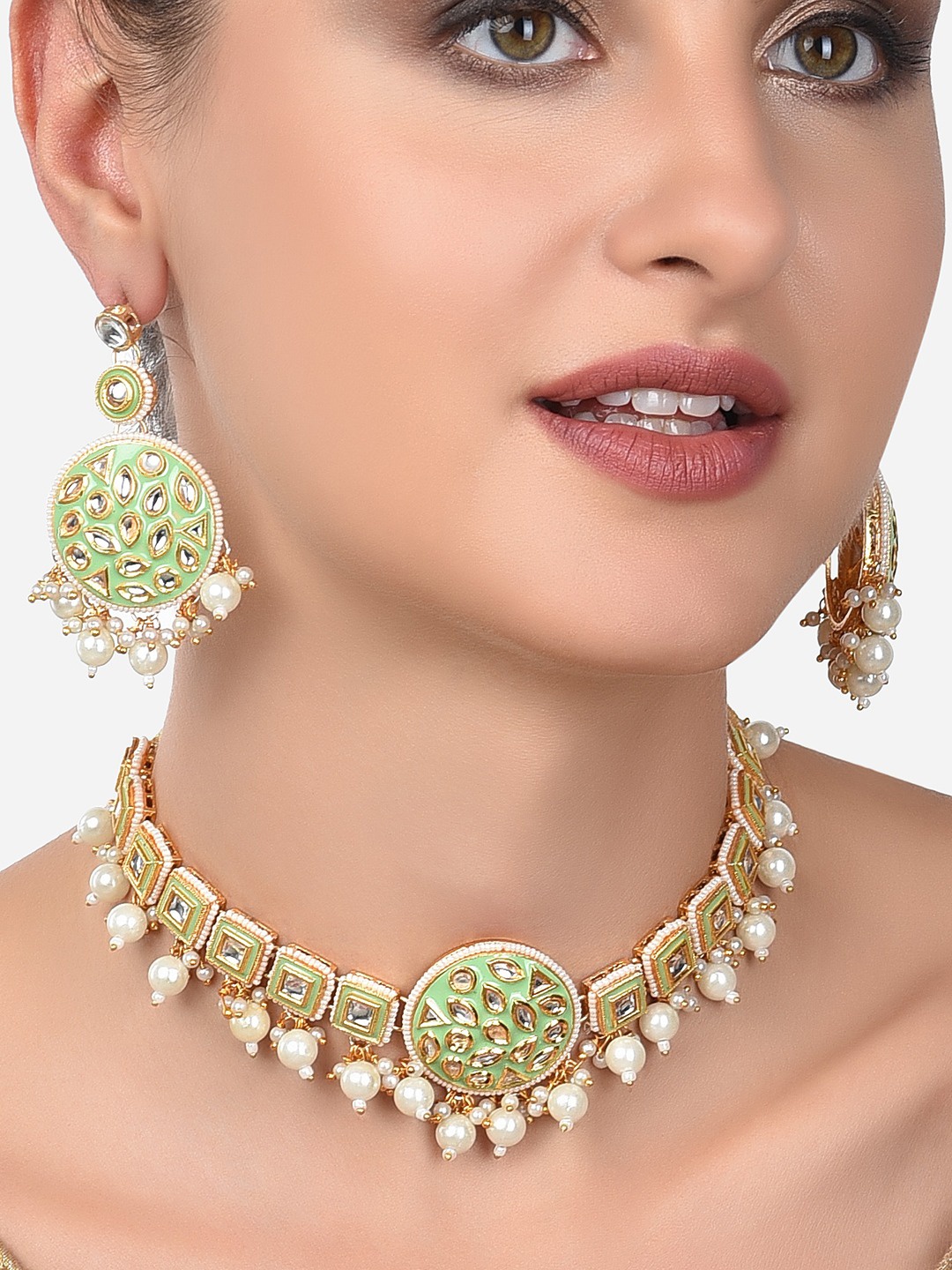 

Zaveri Pearls Gold-Plated Green Meenakari & White Kundan Studded Choker Jewellery Set