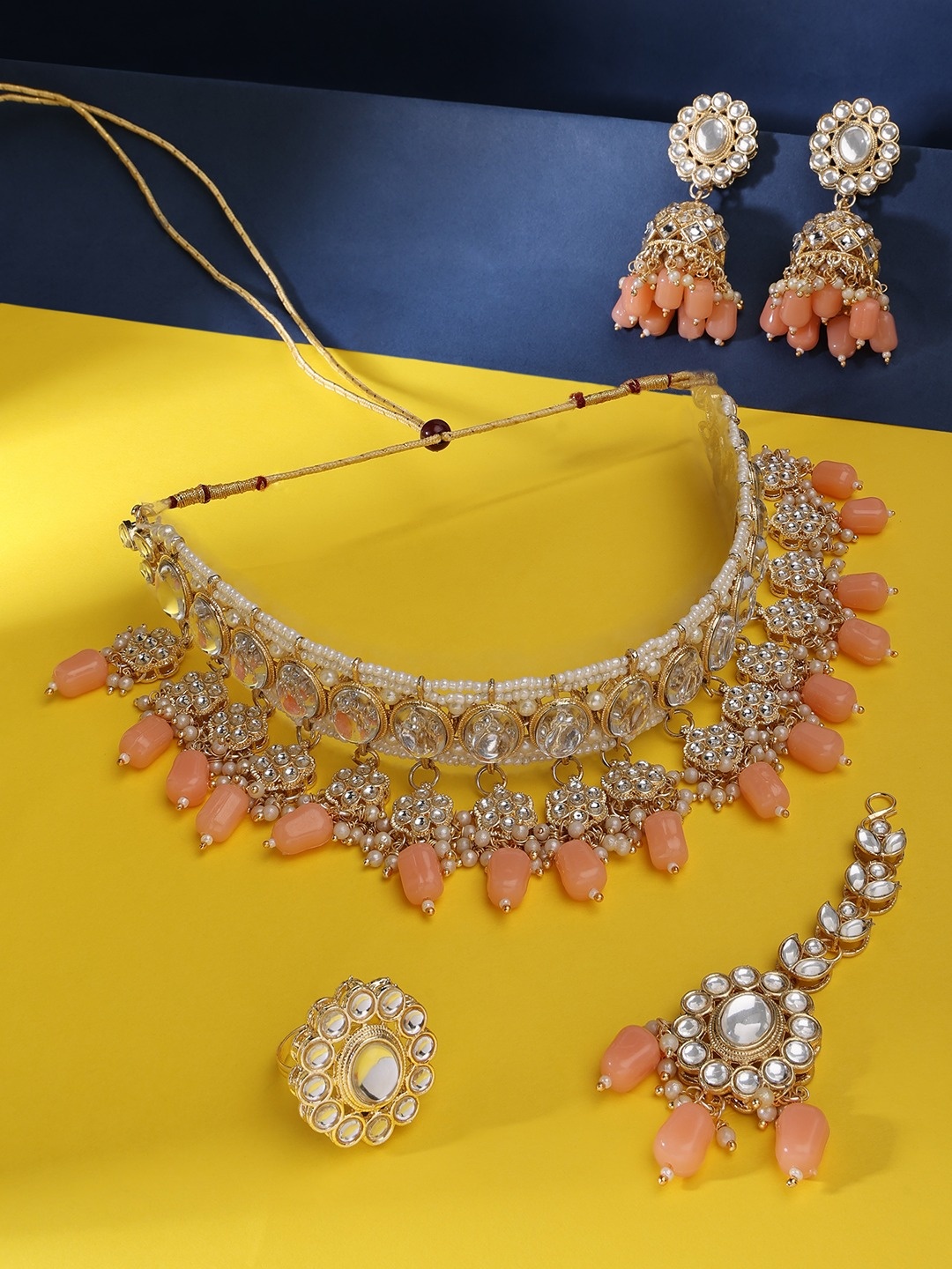 

Zaveri Pearls Gold-Toned Peach Kundan Studded & Pearl Beaded Jewellery Set